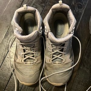 Keen size 7 terradora hiking boots